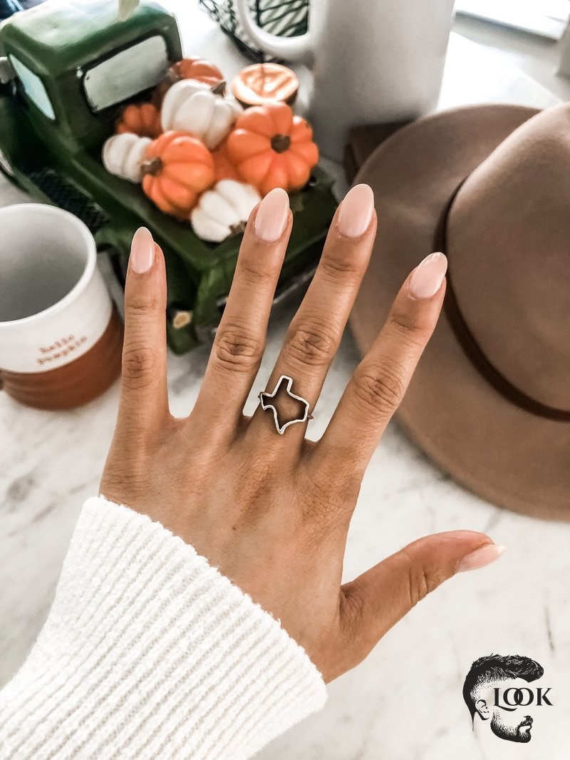 Subtle Natural Shine Nails Delicate neutral dip nails with a subtle, natural shine