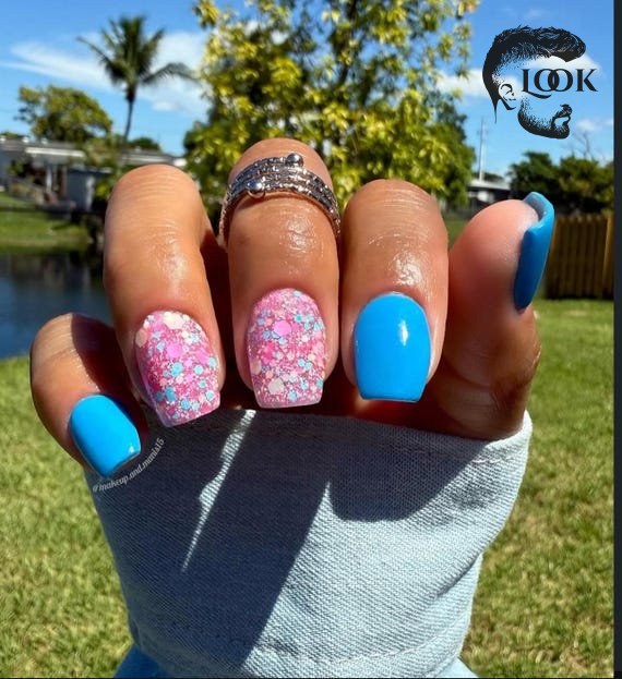 Ocean blue dip powder for beach vibes