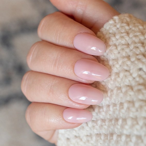 Between gel tips and acrylics: which is better for your nails?