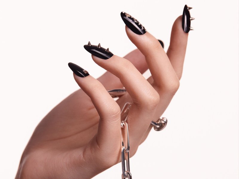 Gel nail extensions vs. acrylic nails: how to pick the best manicure