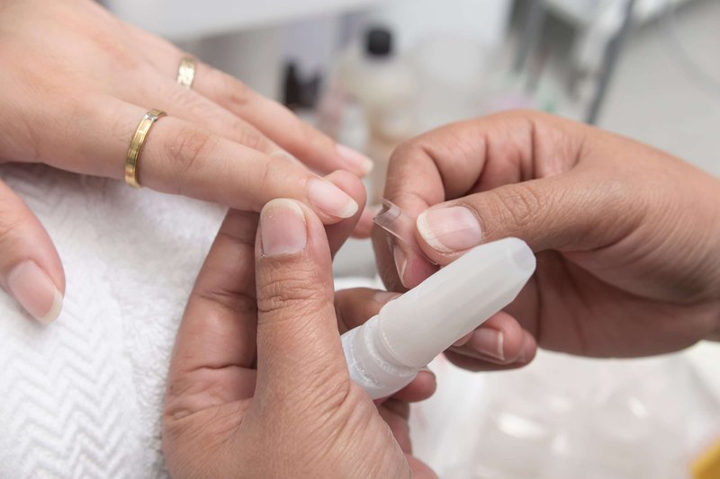 Gel tips vs. acrylics: what is the difference in appearance?